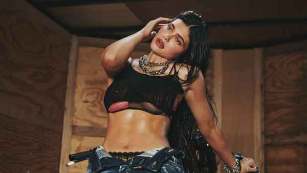 Kylie Jenner: Overlining My Lips Led to My ‘Big Influence’
