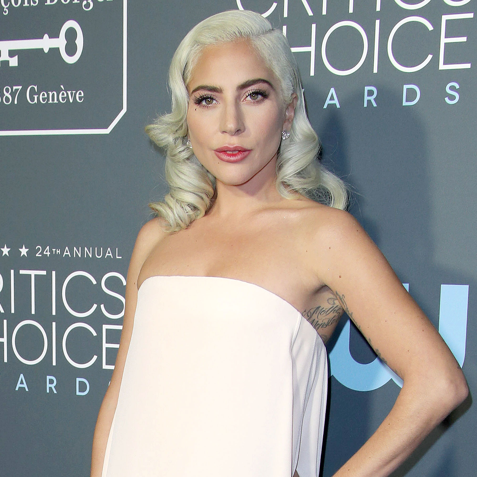 What Happened To Lady Gaga's Pregnancy: Fans Think Lady Gaga Was Pregnant At The Oscars During Her Liza Minnelli Tribute