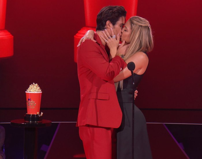 Madelyn Cline, Chase Stokes Win Best Kiss at 2021 MTV Movie and TV Awards