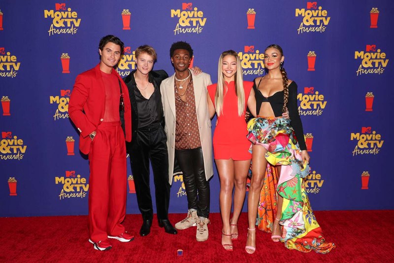 Outer Banks Cast Prove Theyre Squad Goals MTV Movie TV Awards 2021 Red Carpet
