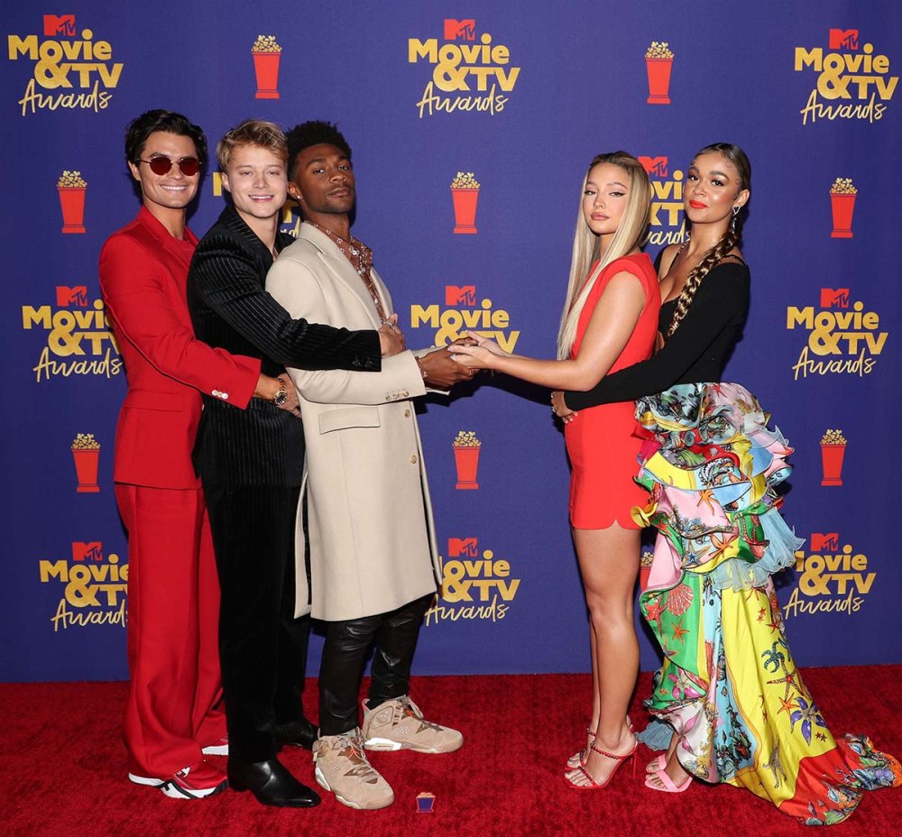 'Outer Banks' Cast Reunite at MTV Movie & TV Awards: Red Carpet Pics
