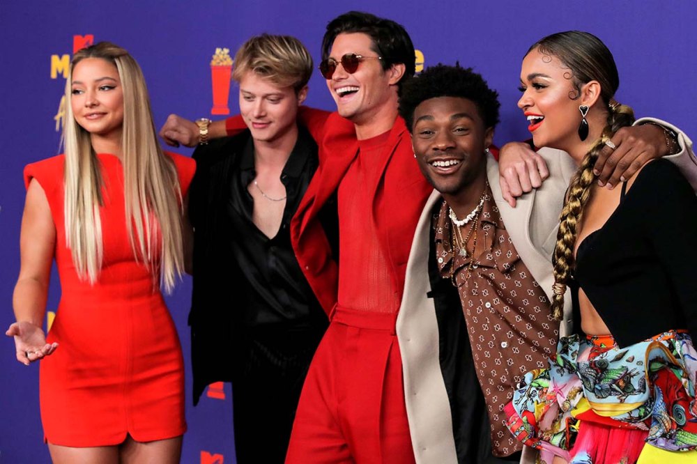 'Outer Banks' Cast Reunite at MTV Movie & TV Awards Red Carpet Pics
