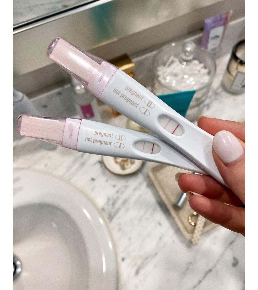 Pregnant Astrid Loch Reflects on IVF Journey 3