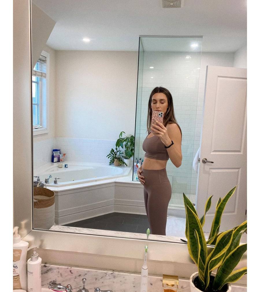 Pregnant Astrid Loch Reflects on IVF Journey 4