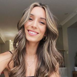 Pregnant Astrid Loch Reflects on IVF Journey 5