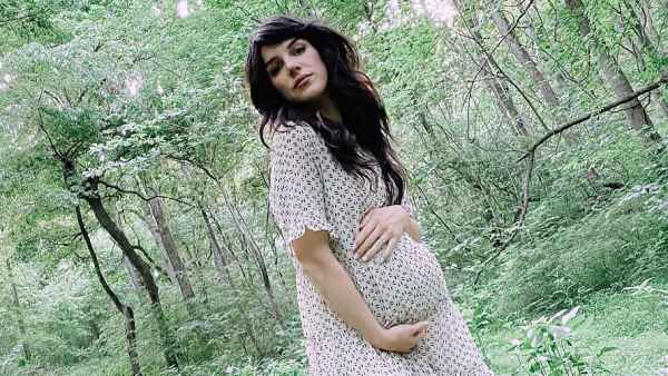 Pregnant Shenae Grimes-Beech Is Battling Prenatal Depression: ‘Hit Me Like a Ton of Bricks'