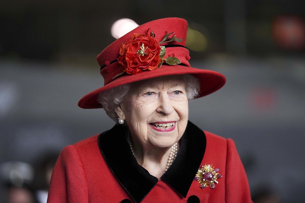 Queen Elizabeth II Honored With Traditional Tribute Outside Buckingham Palace Following Her Death