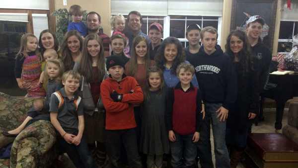 TLC Officially Drops the Duggar Family After Josh Duggar Recent Arrest 2