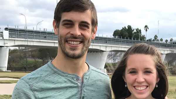 That Red Dress! Jill Duggar Celebrates Husband Derick Dillard’s Law School Graduation