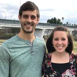 That Red Dress! Jill Duggar Celebrates Husband Derick Dillard’s Law School Graduation