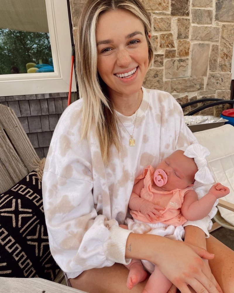 The Perfect Pair! See Sadie Robertson’s Sweetest Pics With Daughter Honey