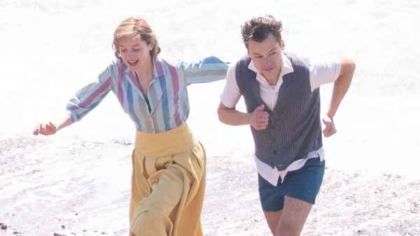 Twitter Is Freaking Out Over Harry Styles’ Ridiculously Short Shorts: Photos