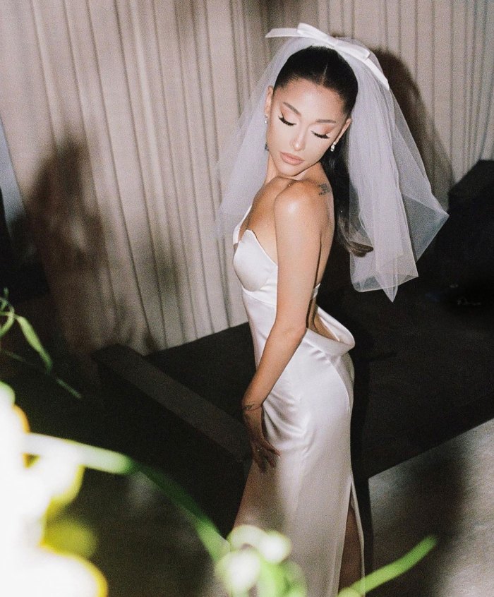 Por qué Ariana Grande usó 1 pendiente al revés en su boda