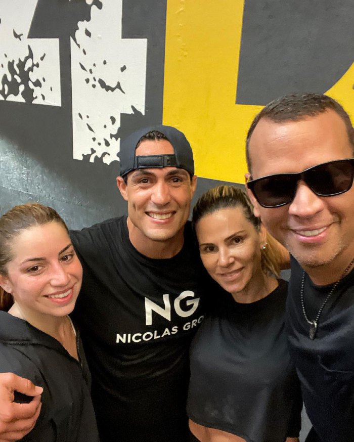 Alex Rodríguez se reúne con su ex esposa Cynthia Scurtis 2 meses después de la separación de Jennifer Lopez: 'Mamá de clase mundial'
