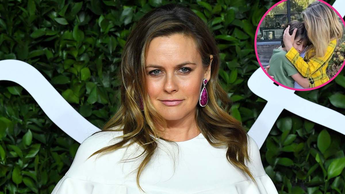 Alicia Silverstone Joins TikTok With 'Clueless' Homage | Us Weekly Alicia Silverstone Joins TikTok With 'Clueless' Homage | Us Weekly