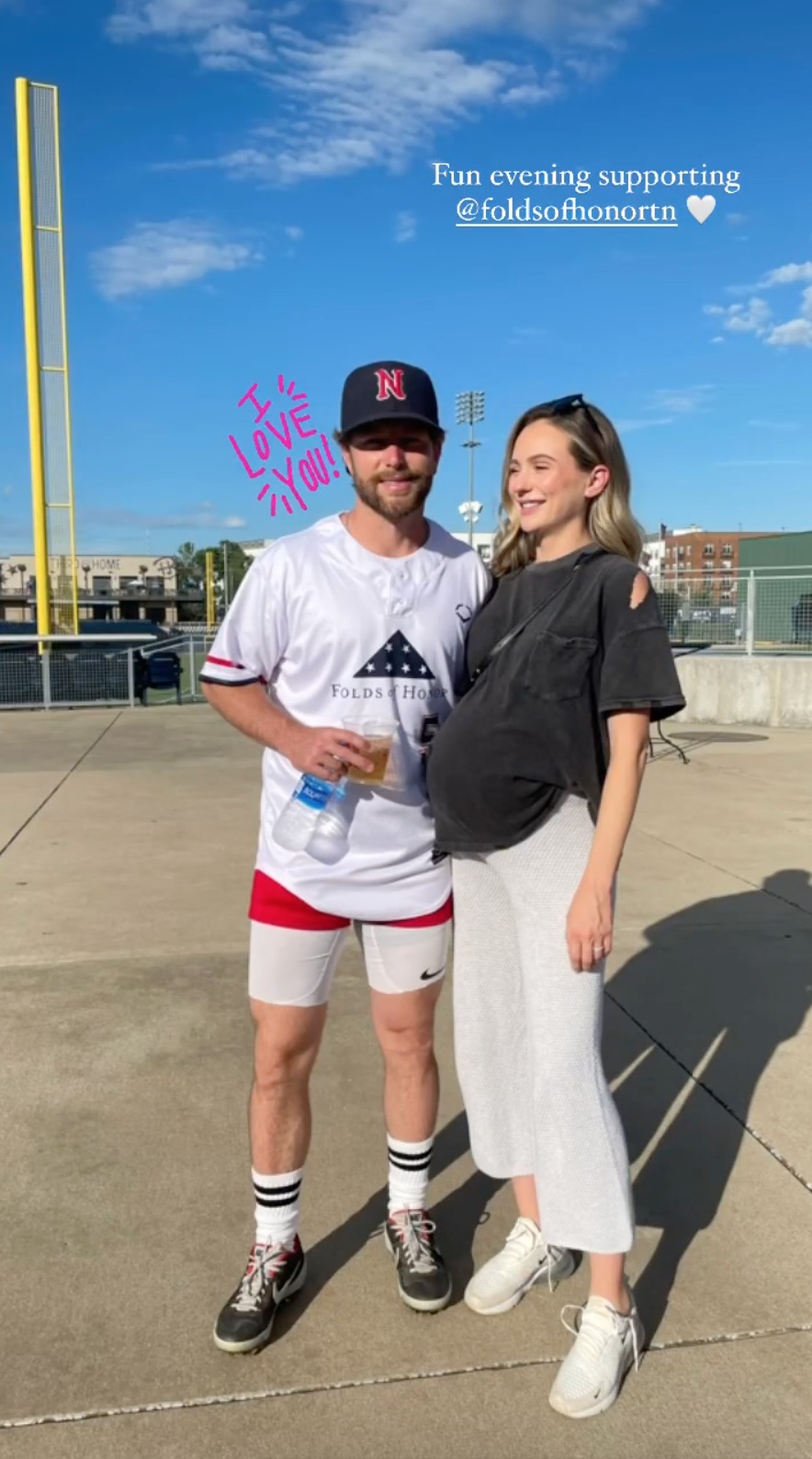 Baseball Bump See-Bachelors-Lauren-Bushnells-Pregnancy-Album