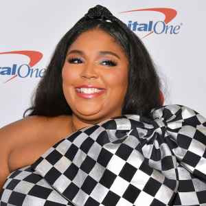 Fans Are Losing it Over Lizzo’s New Bleached Brows and Blonde Bob