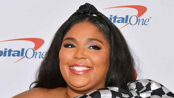 Fans Are Losing it Over Lizzo’s New Bleached Brows and Blonde Bob