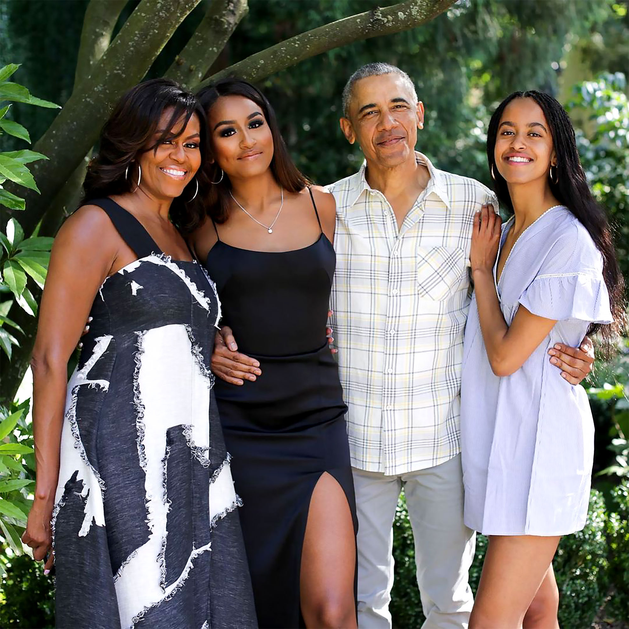 Obama Family Photos Barack Michelle Malia And Sasha Over The Years Obama Family Photos Barack Michelle Malia And Sasha Over The Years