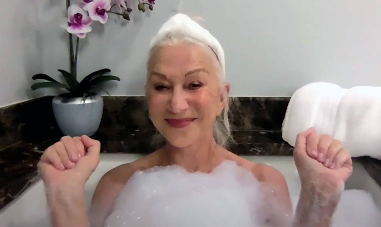 Helen Mirren Ditches Clothes for Bath Full of Bubbles on 'The Tonight Show'