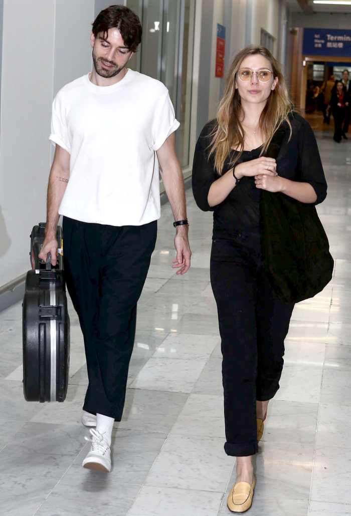 Its Official Elizabeth Olsen Musician Robbie Arnett Are Married