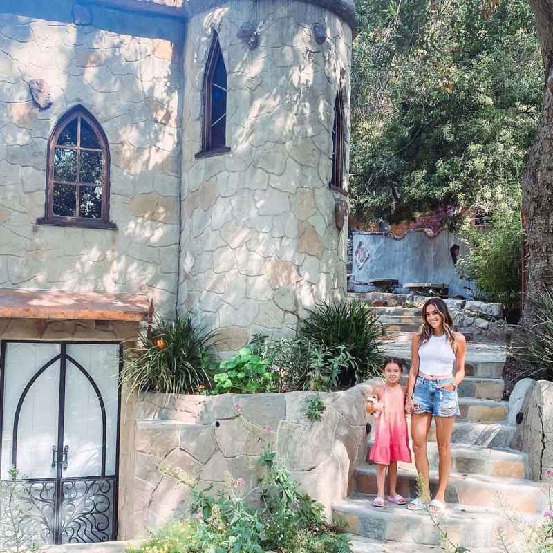 Jana Kramer Vacations With 5 Year Old Daughter Jolie No Princes Needed
