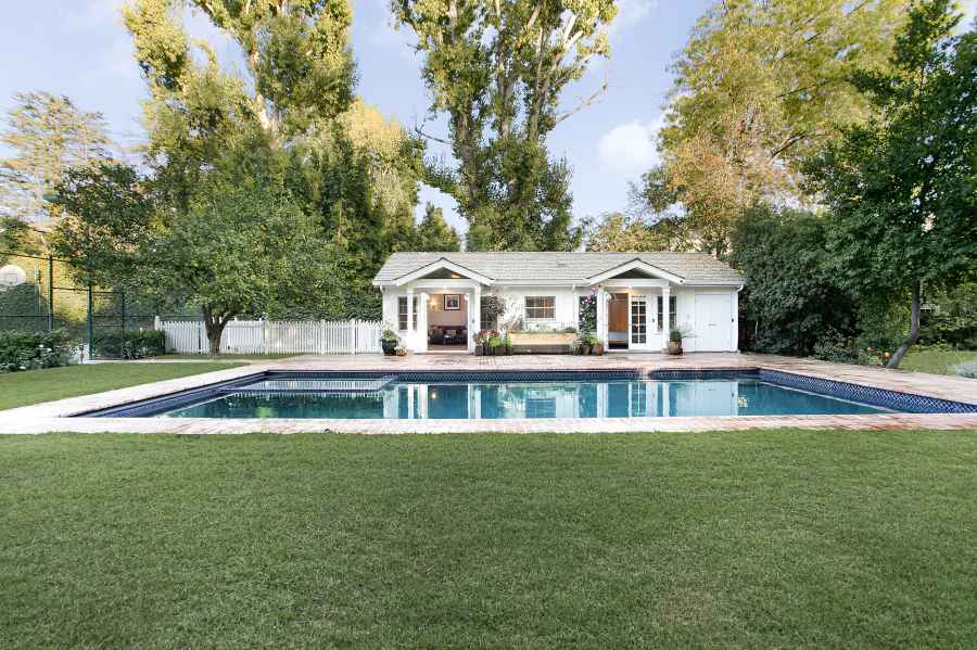 Kelly Clarkson Moves Into New Home Post-Divorce 