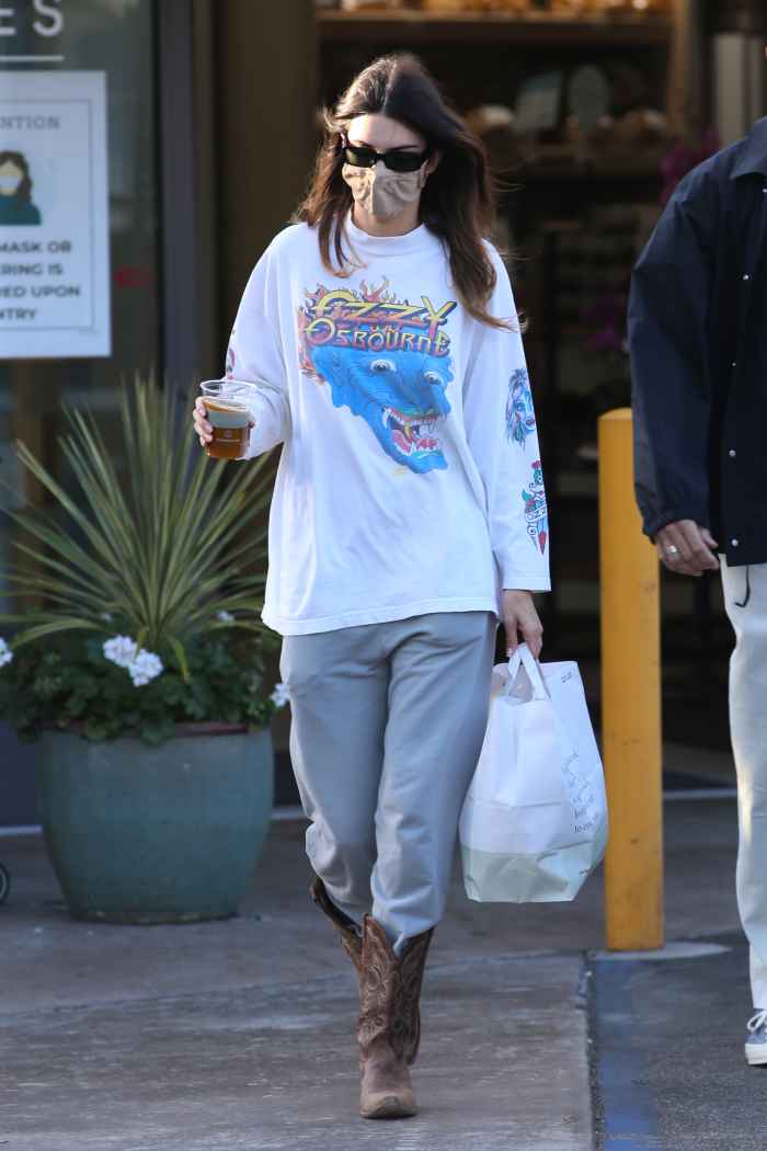 Kendall Jenner and Devin Booker shop for Groceries at Jayde's Market at the Beverly Glen Center in Los Angeles on May 29, 2021.