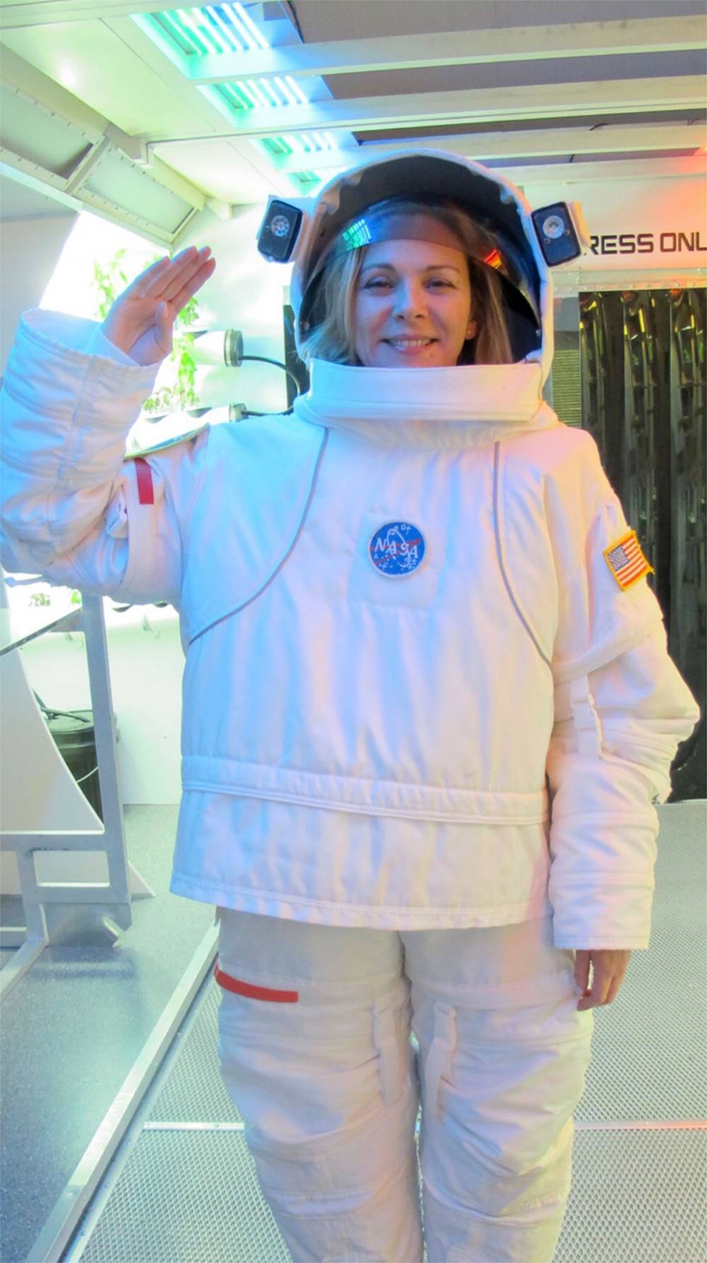 Kim Cattrall Trolls Fans With Space Photo 2