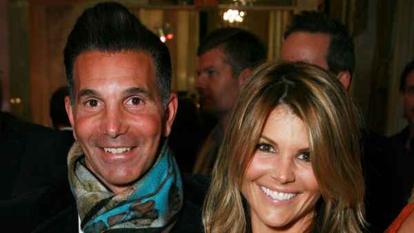 Lori Loughlin and Mossimo Giannulli Vacation in Mexico While on Probation for College Admissions Scandal