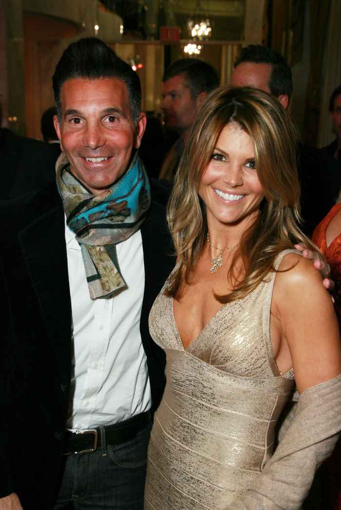 Lori Loughlin and Mossimo Giannulli Vacation in Mexico While on Probation for College Admissions Scandal