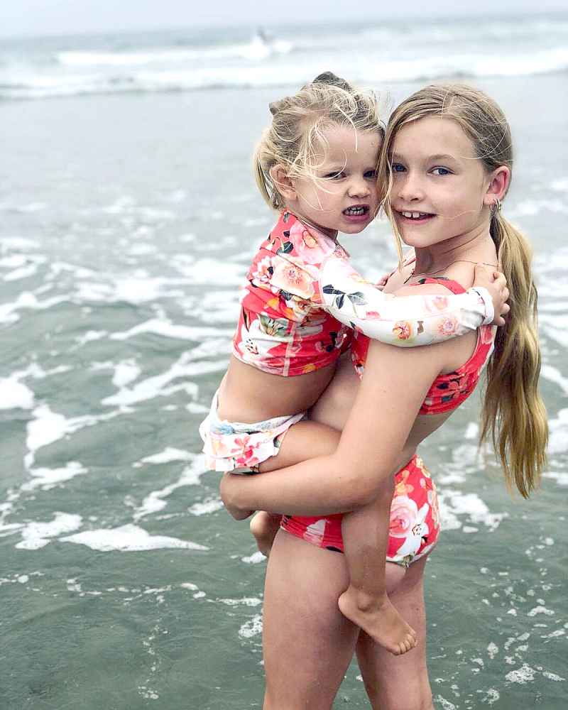 In the Shallows Ocean Eyes Jessica Simpson Hangs Beach With Daughters Maxwell Birdie