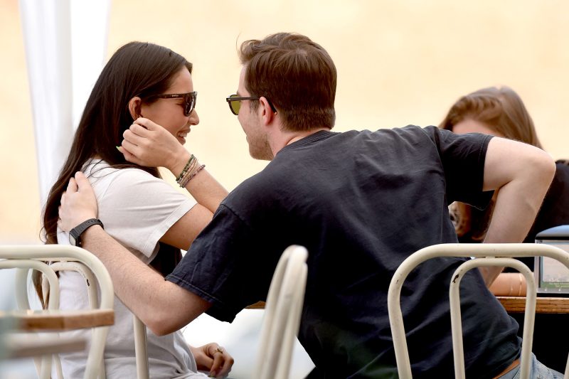 Olivia Munn So Smitten With New Flame John Mulaney 03 Lunch Date