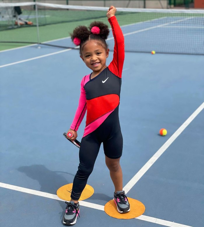 Olympia Ohanian luce una versión mini del atuendo de tenis de Serena Williams
