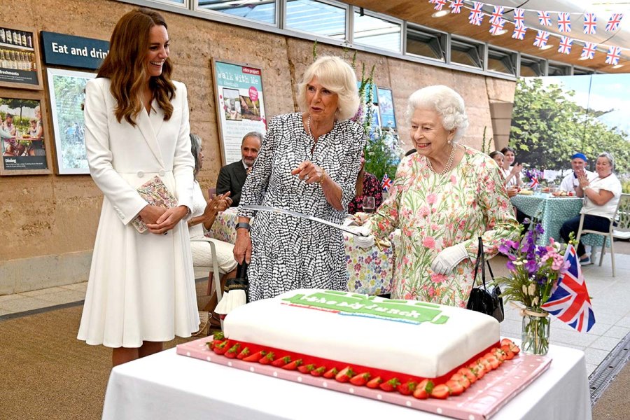 The Queen Charles William Kate Reunite Public After Philips Funeral