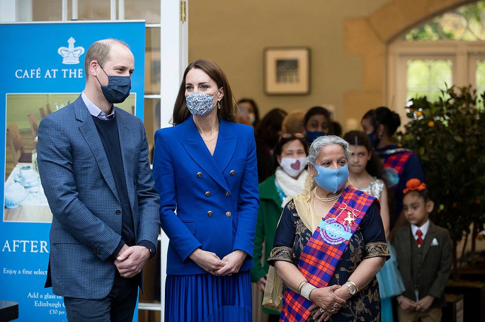 duchess-kate-middleton-blue-outfit