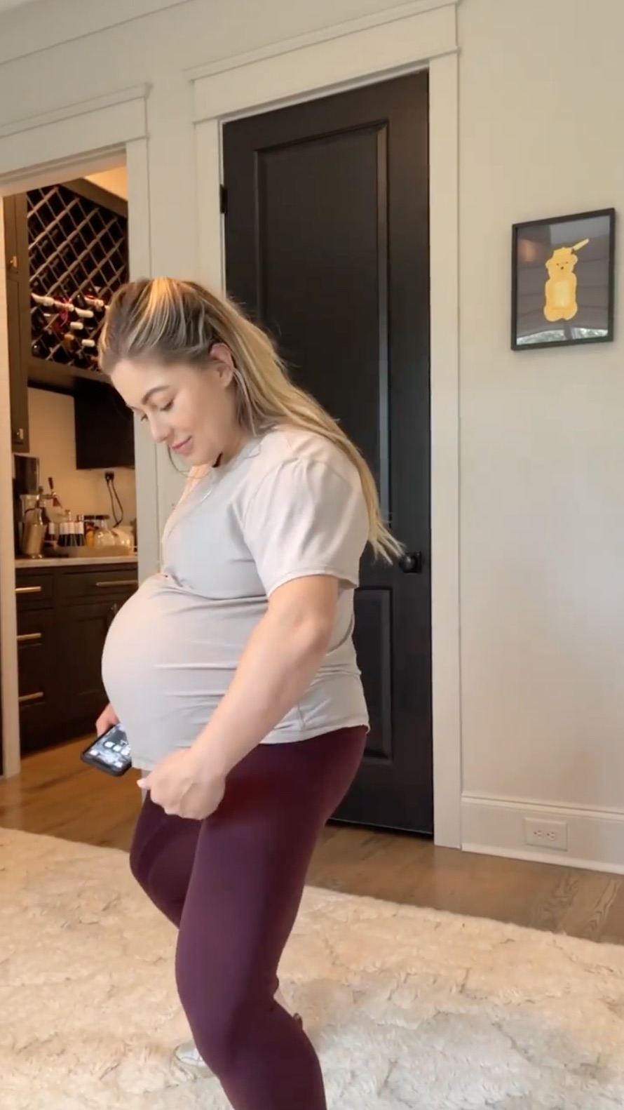 Andrew East Shows ‘Ripped’ Wife Shawn Johnson’s Pregnancy Progress