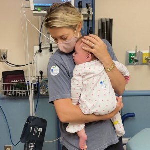 Bachelor Lesley Murphy Reflects on Crazy 36 Hours in Emergency Room With Daughter Nora 6