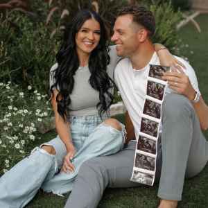 Bachelor Raven Gates Pregnant Expecting 1st Child With Husband Adam Gottschalk Courtney Matthews Photography 3
