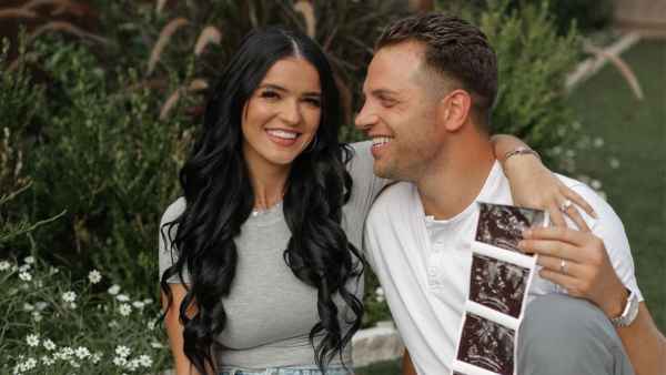 Bachelor Raven Gates Pregnant Expecting 1st Child With Husband Adam Gottschalk Courtney Matthews Photography 3