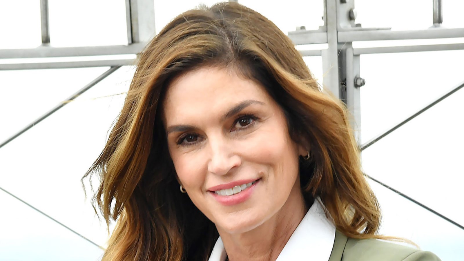 Cindy-Crawford-Uses-This-SPF-Mineral-Face-Tint-