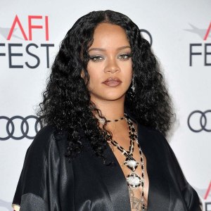 How Score Sample Rihannas Sensual Fenty Perfume Before It Drops