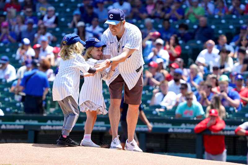 Jason Sudeikis First Pitch Chicago Cubs Daisy and Otis