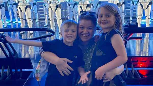 Kelly Clarkson Shares Rare Photo With 2 Kids During Disney World Visit