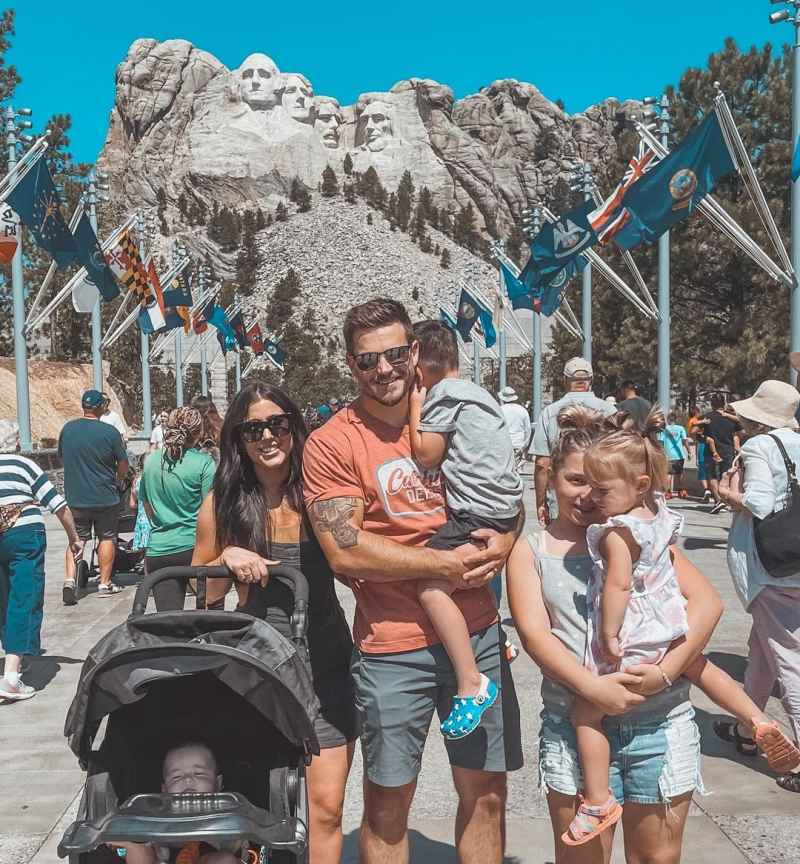 ‘Little Family Getaway’! Chelsea Houska Visits Mount Rushmore With 4 Kids