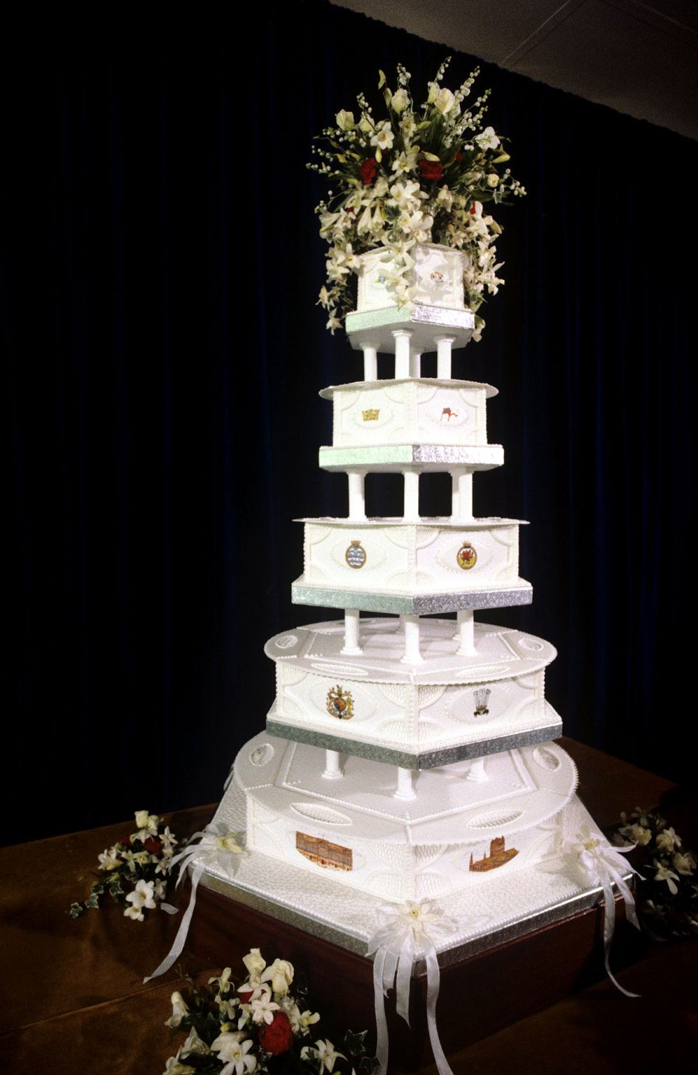 Prince Charles and Princess Diana 1981 Wedding Cake Is Up for Auction 3