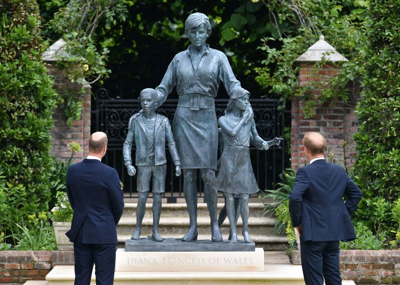 Prince William and Prince Harry The Statue Younger Royals Tributes