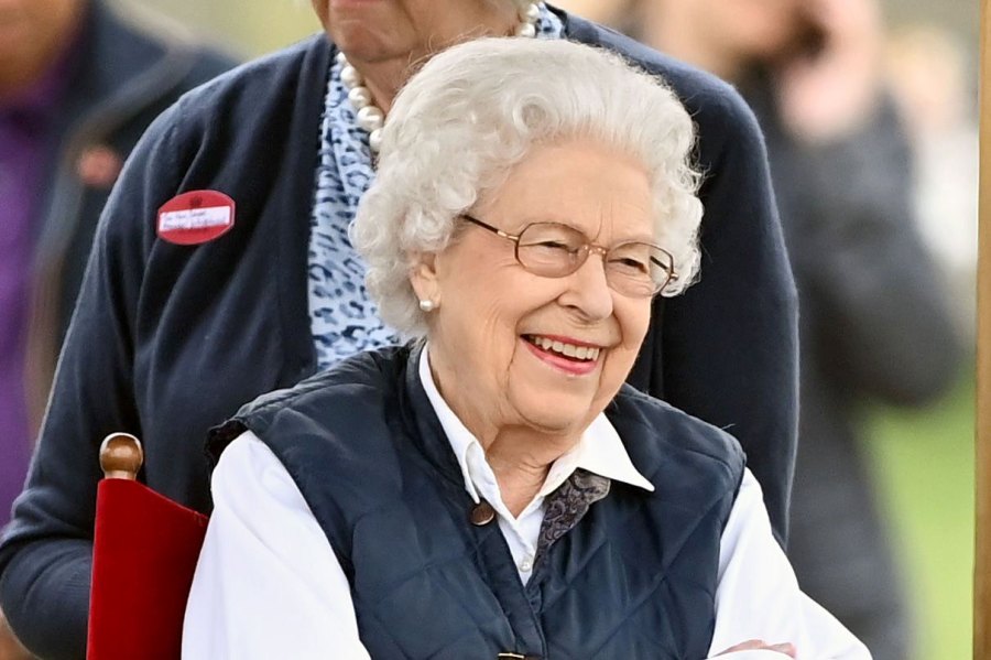 Queen Elizabeth Attends the Royal Windsor Horse Show 5