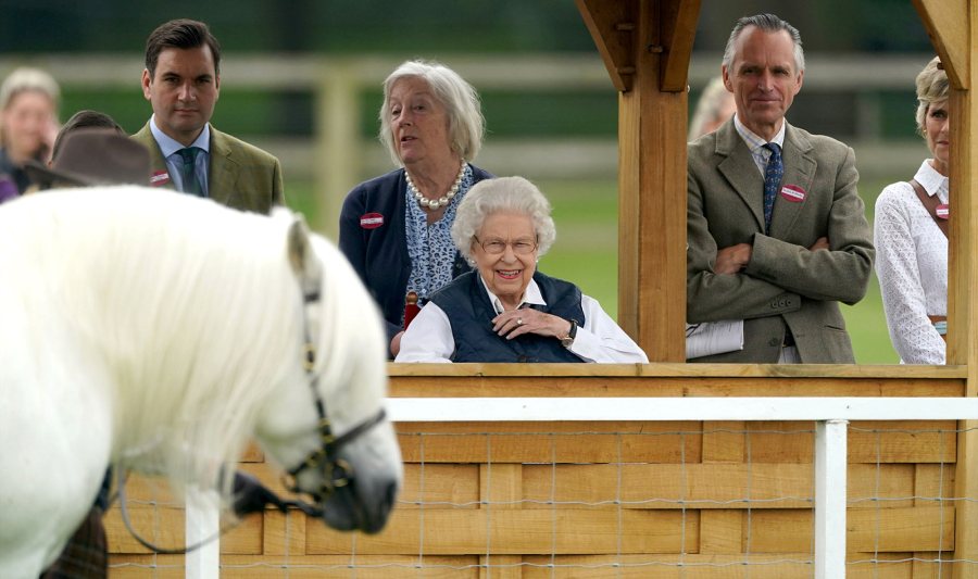 Queen Elizabeth Attends the Royal Windsor Horse Show Promo