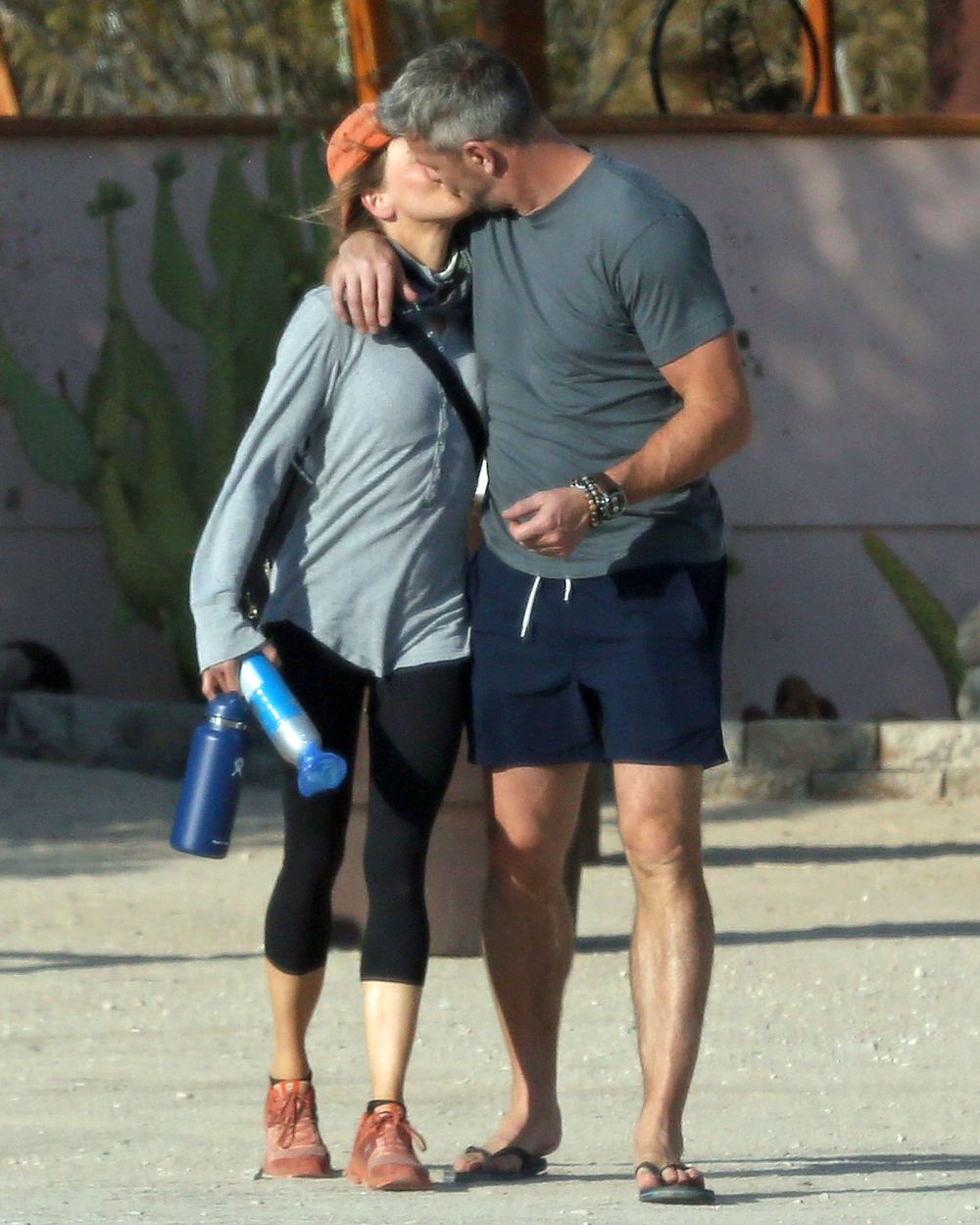 Renee Zellweger Already Moving Things Into Ant Anstead House Kiss